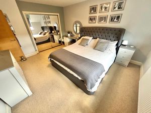 Bedroom- click for photo gallery